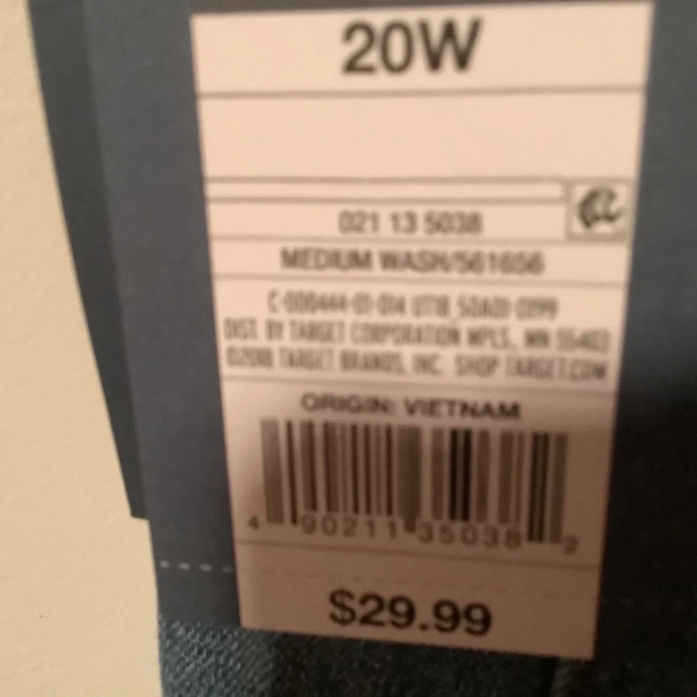 New with tags Woman’s size 20 W, crop stretchy jeans distressed straight legged - Picture 3 of 5